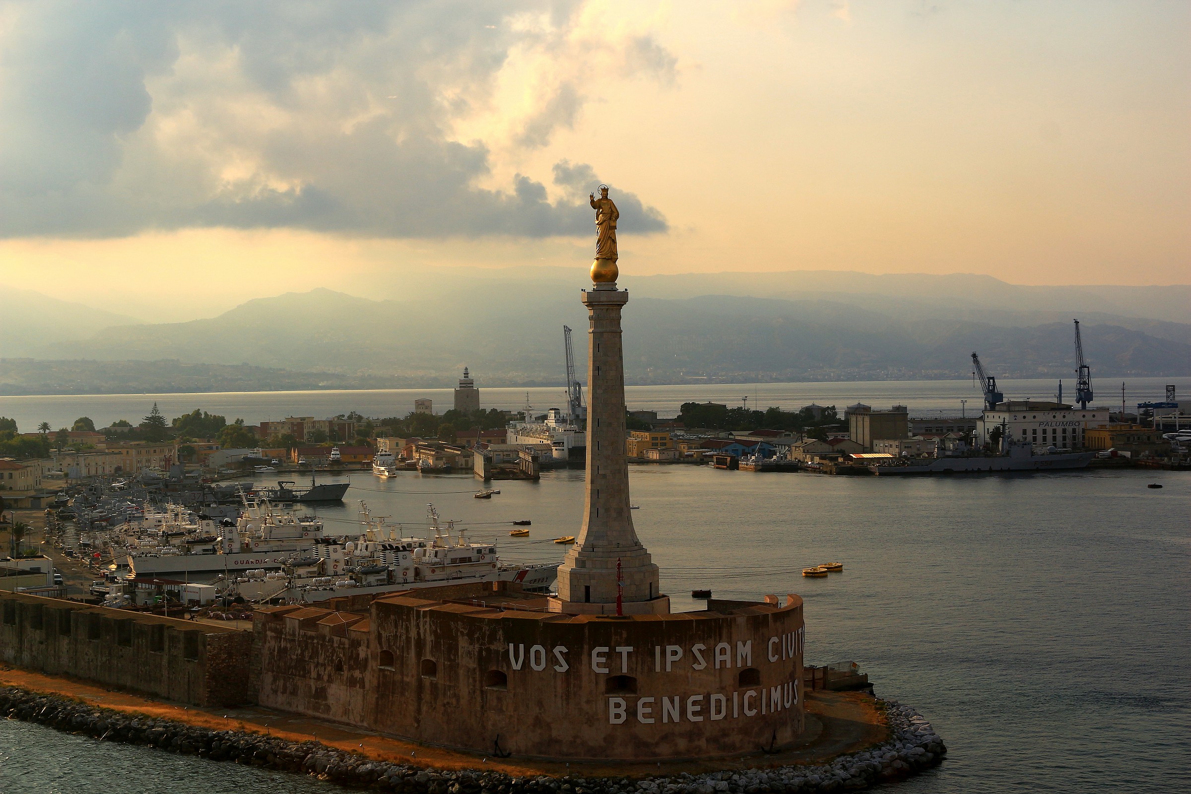 Messina - la madonnina del porto