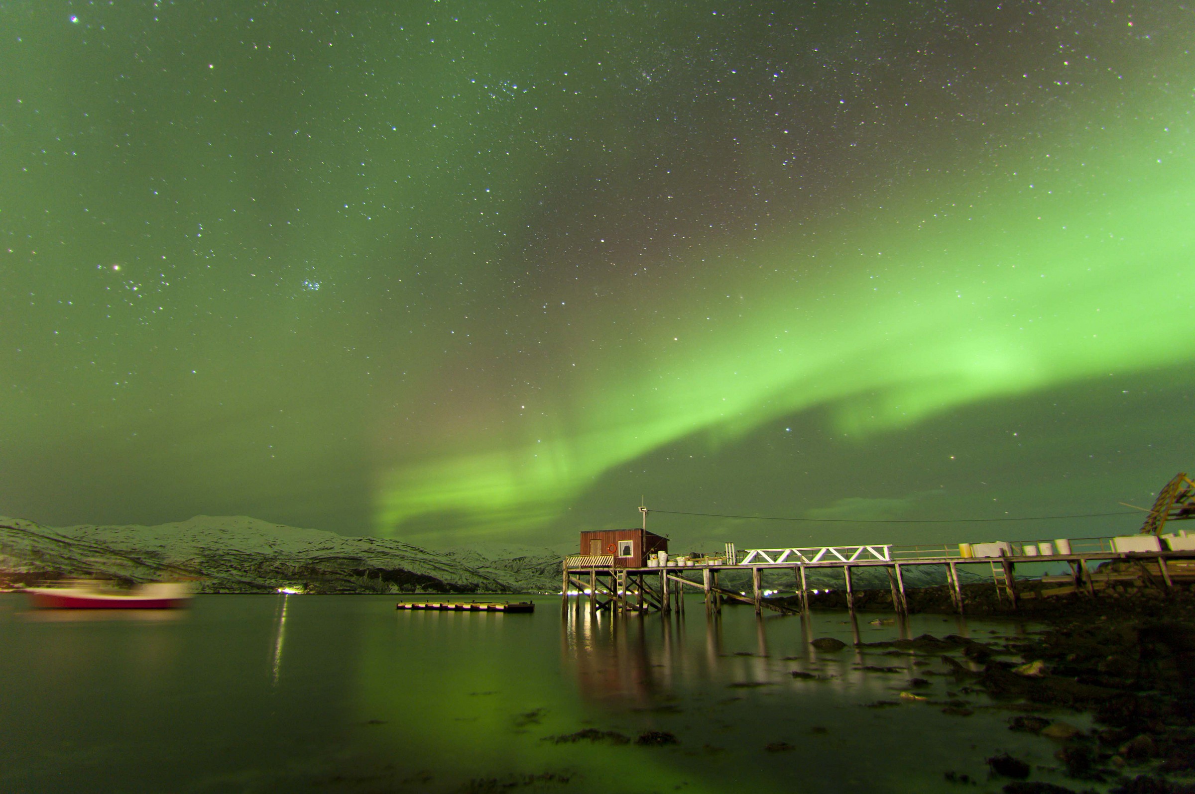 The sky painted green!