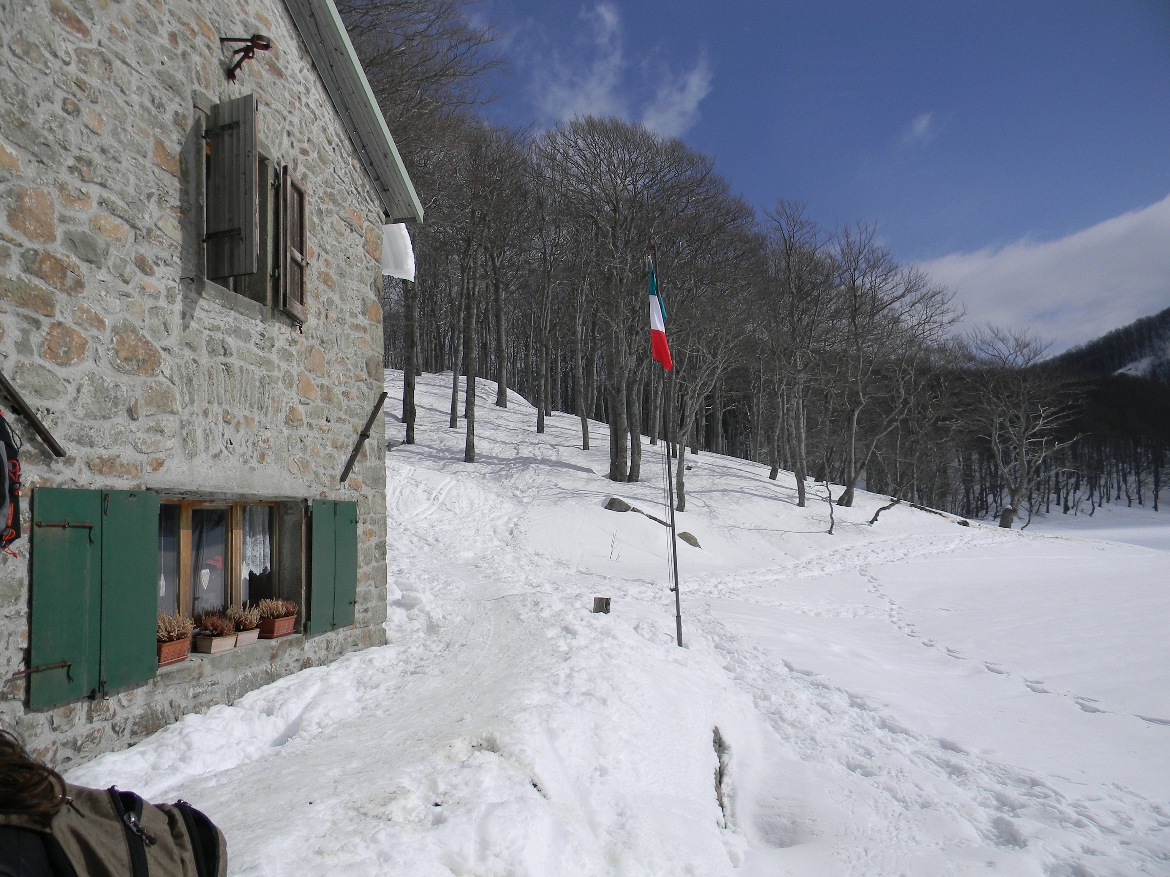flag raising refuge Mariotti (Holy Lake)