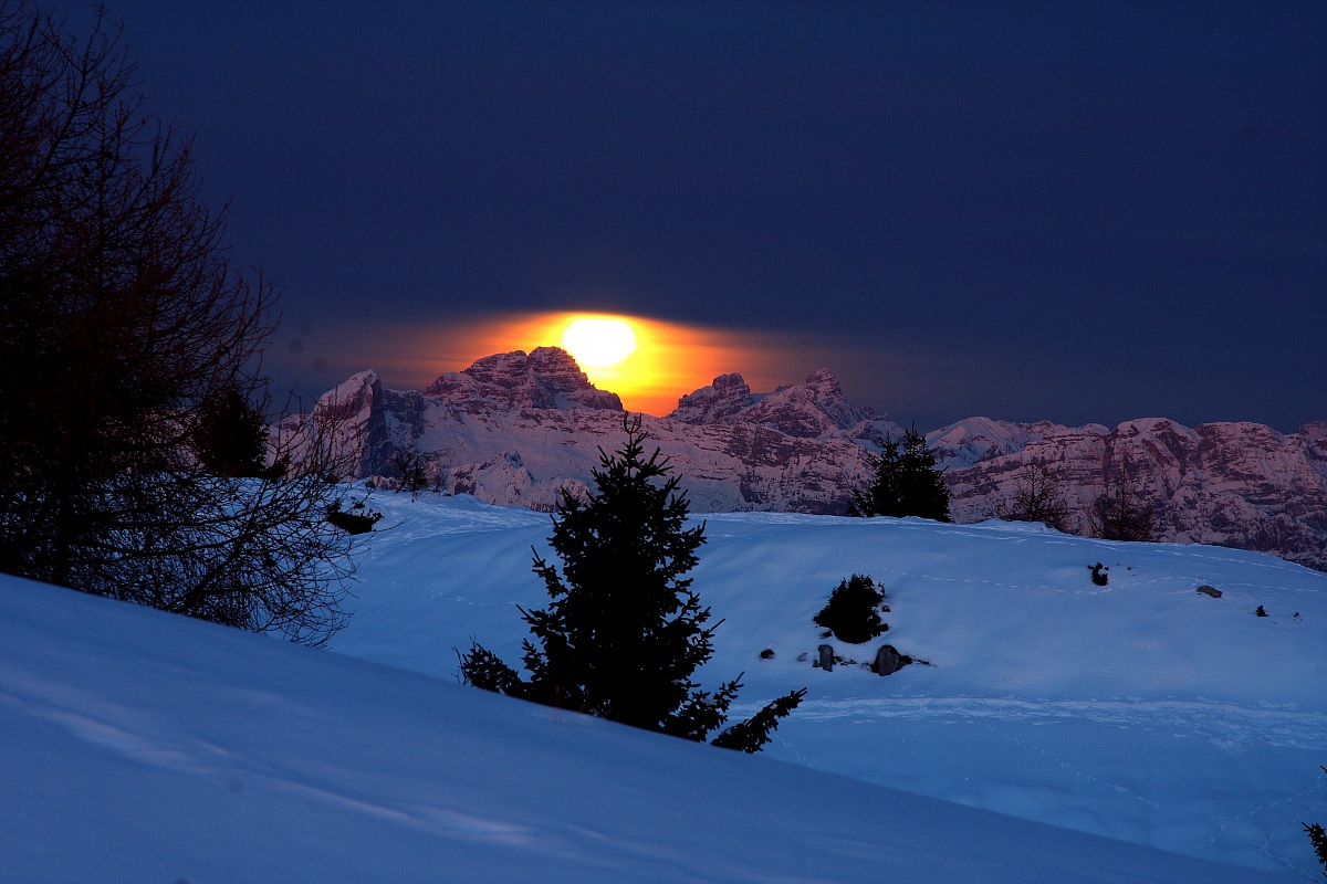 Nevegal - the setting of the moon