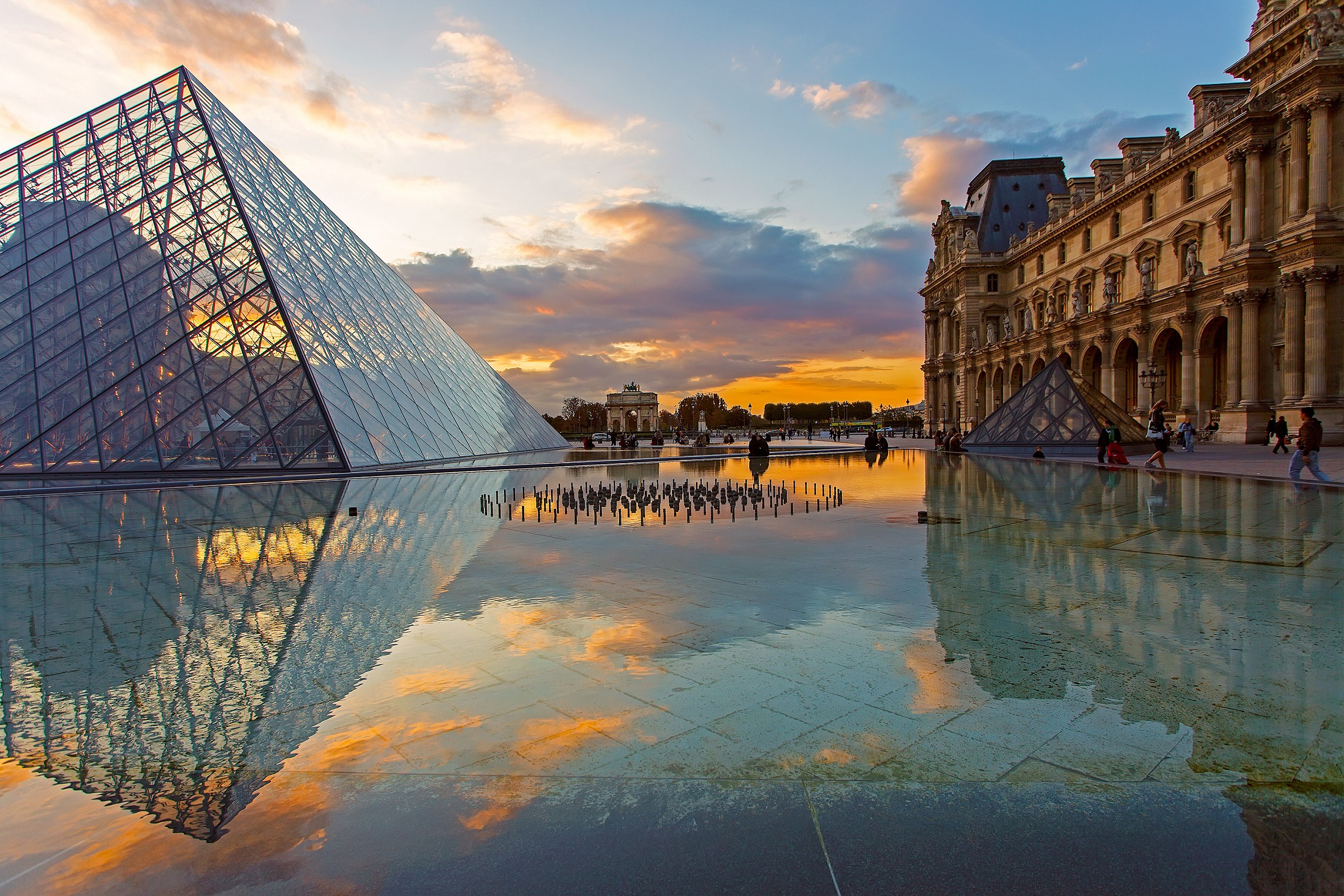 Les Pyramides du Louvre 4