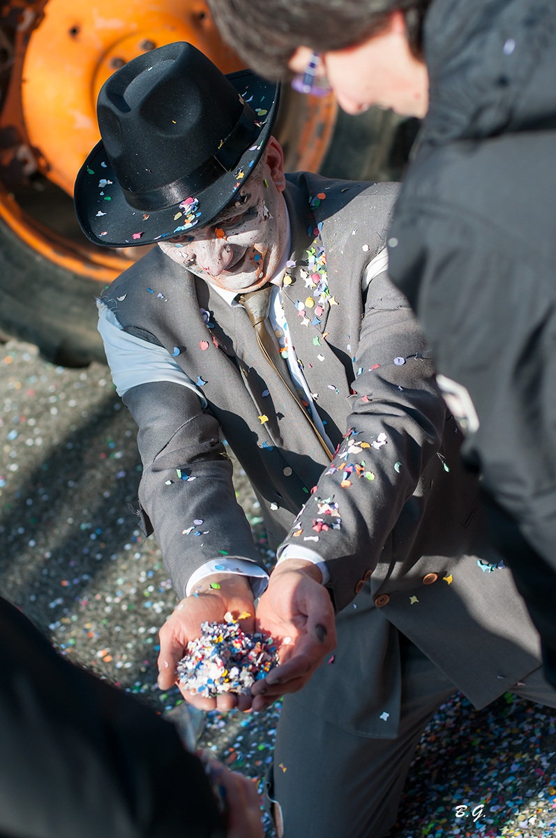 A gift colored by blow ..