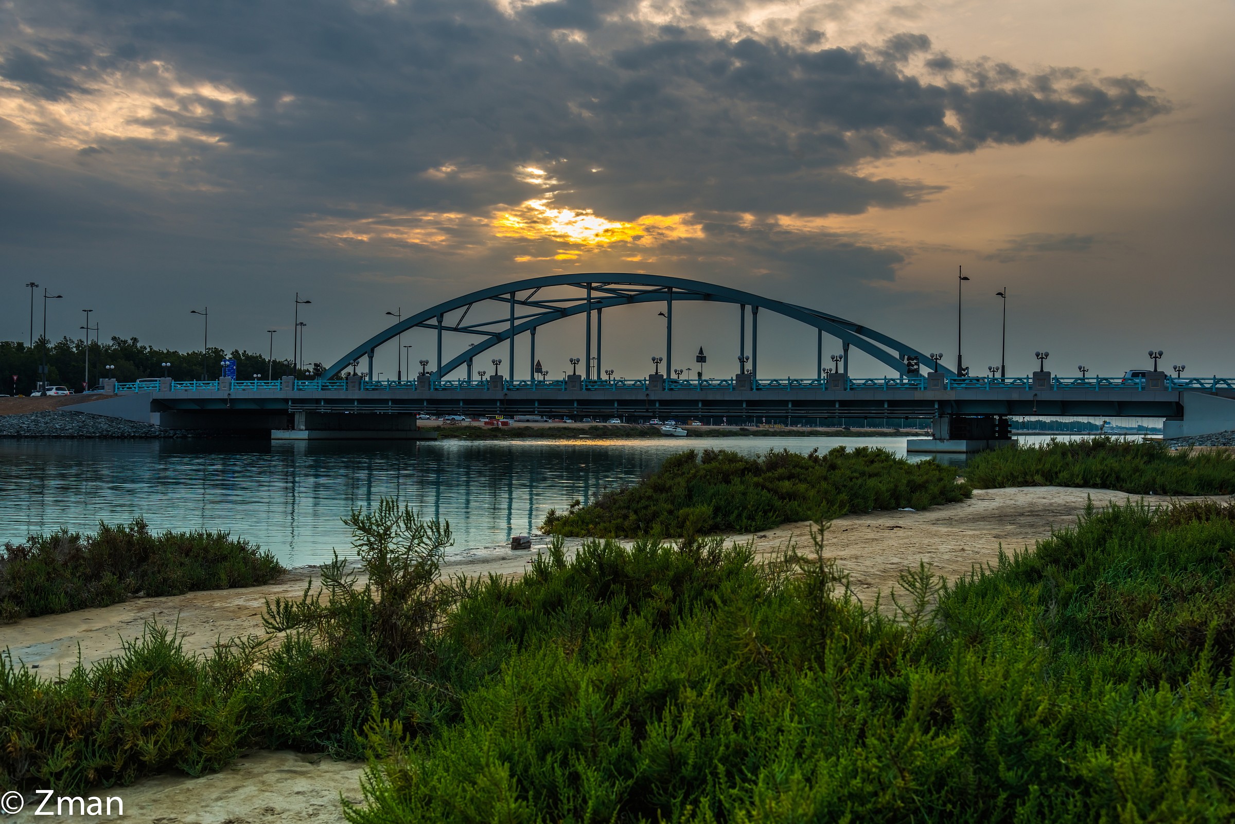 Tramonto sopra il Ponte all'autostrada principale