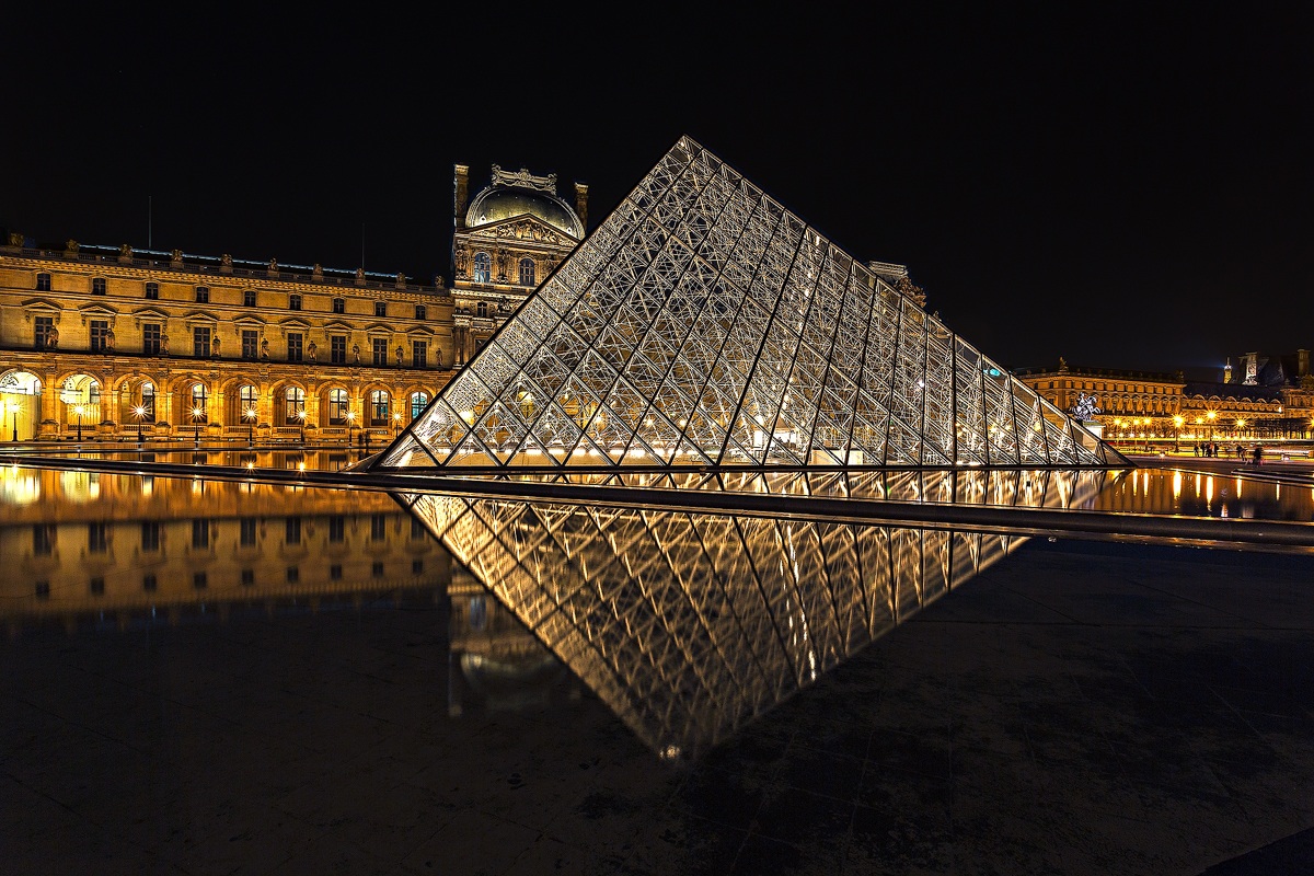 The Louvre .. la nuit!