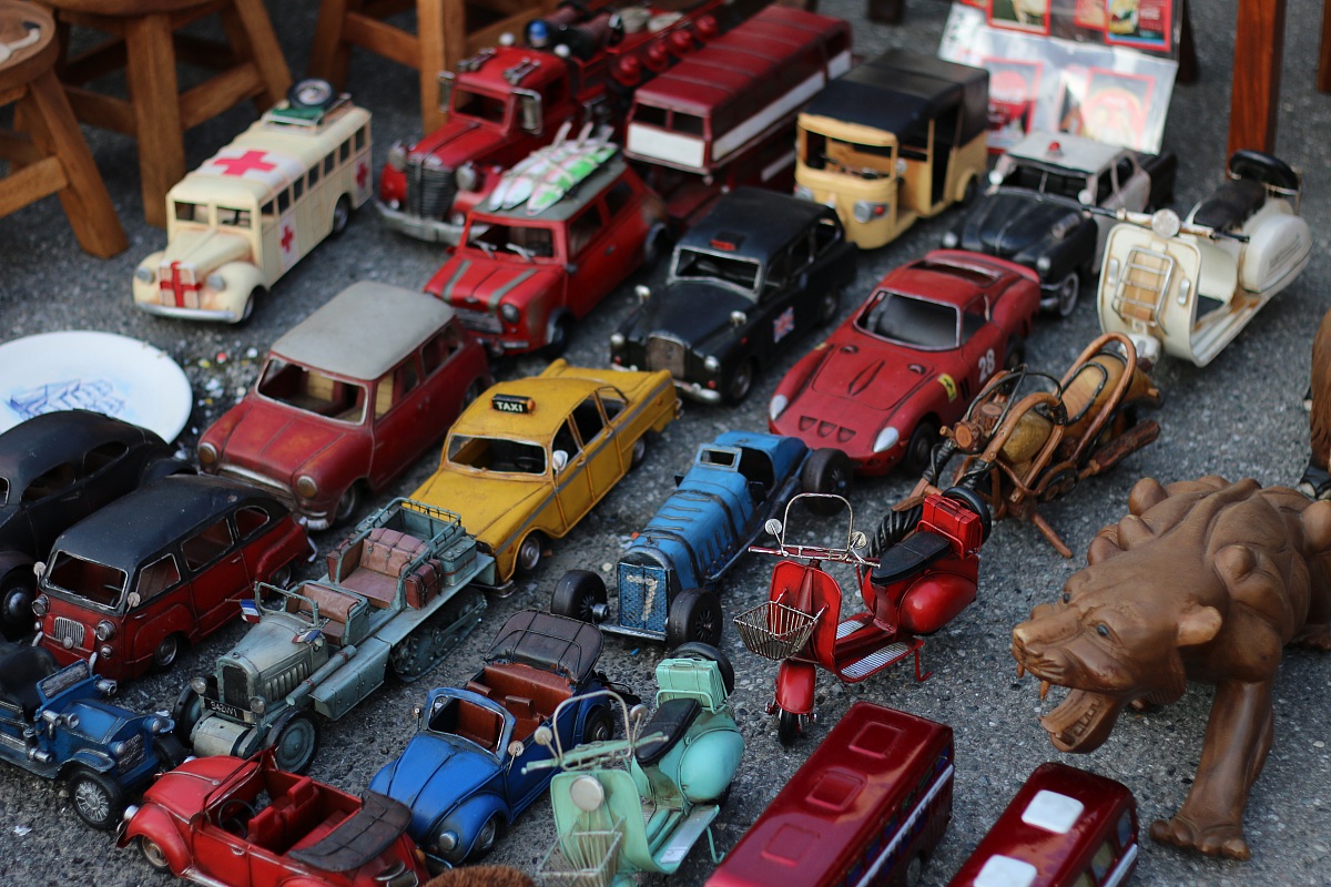 Vintage cars market large baloon Turin