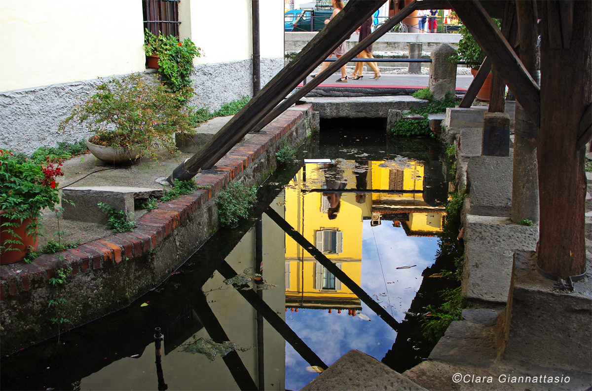 Naviglio Grande-Alley Lavandai