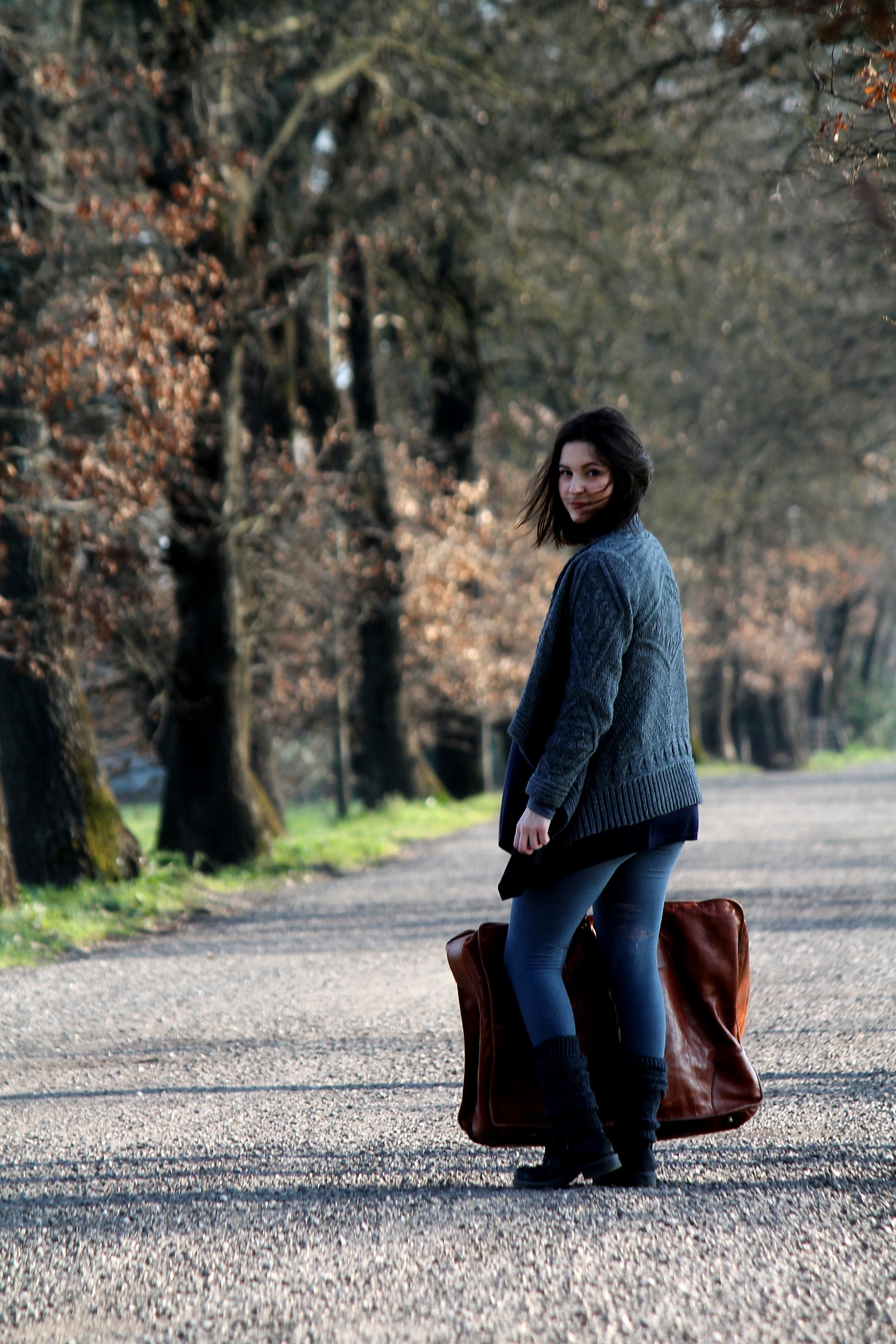 La ragazza con la valigia