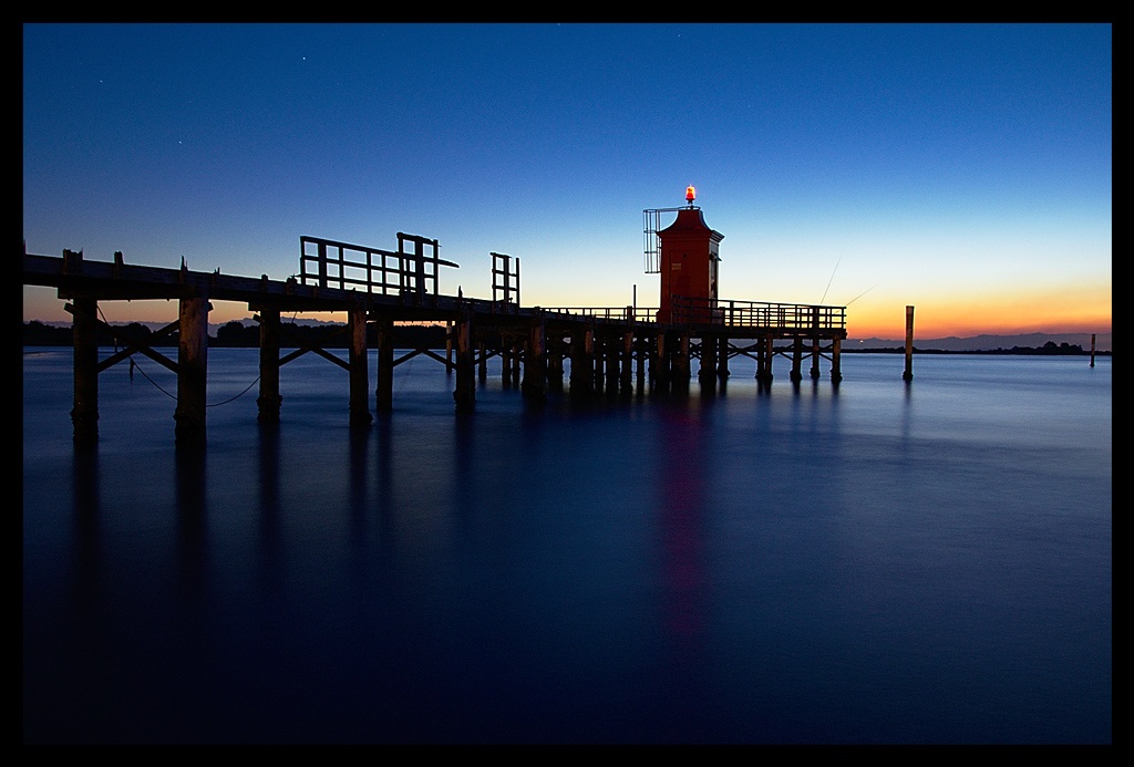 Il faro di Lignano Sabbiadoro (prima dell'alba)