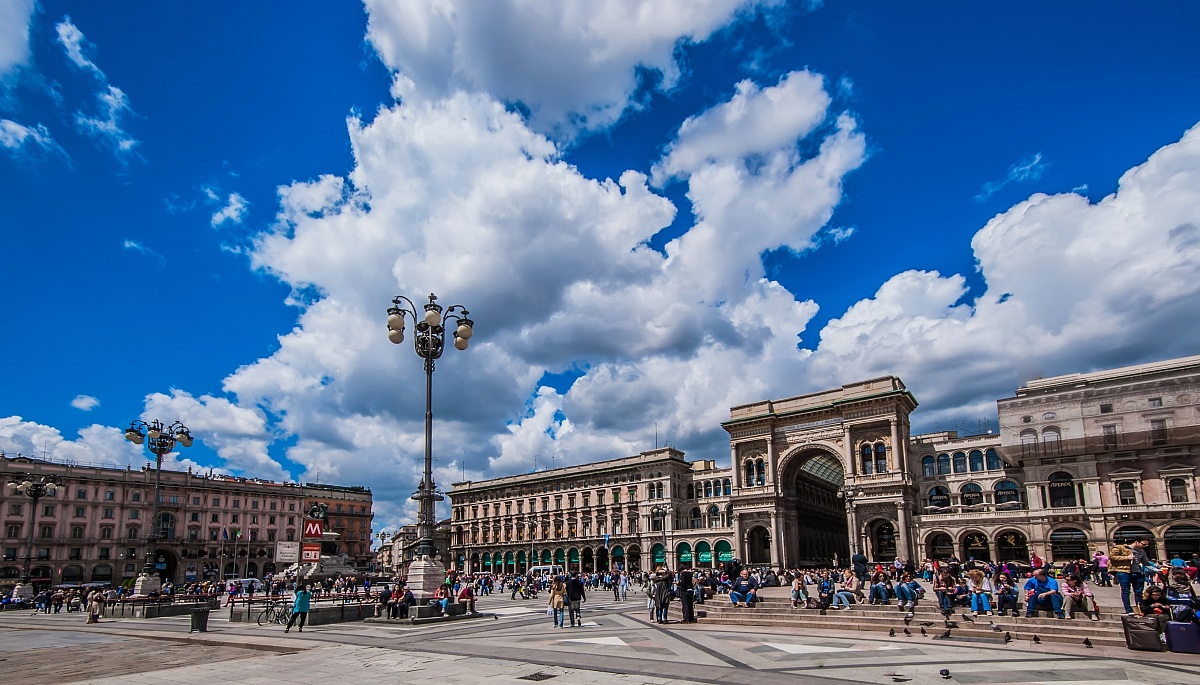 Two steps in Piazza Duomo