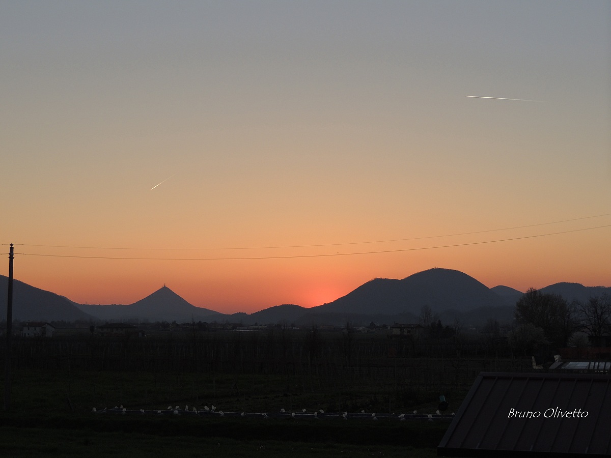 tramonto sui colli