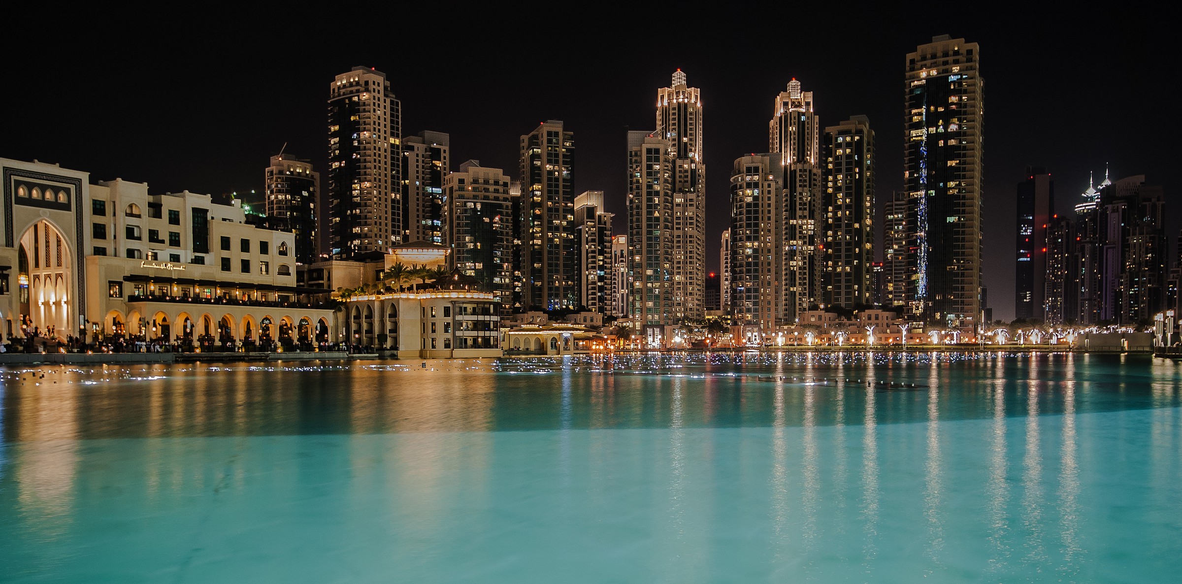the fountain at the Dubai Mall