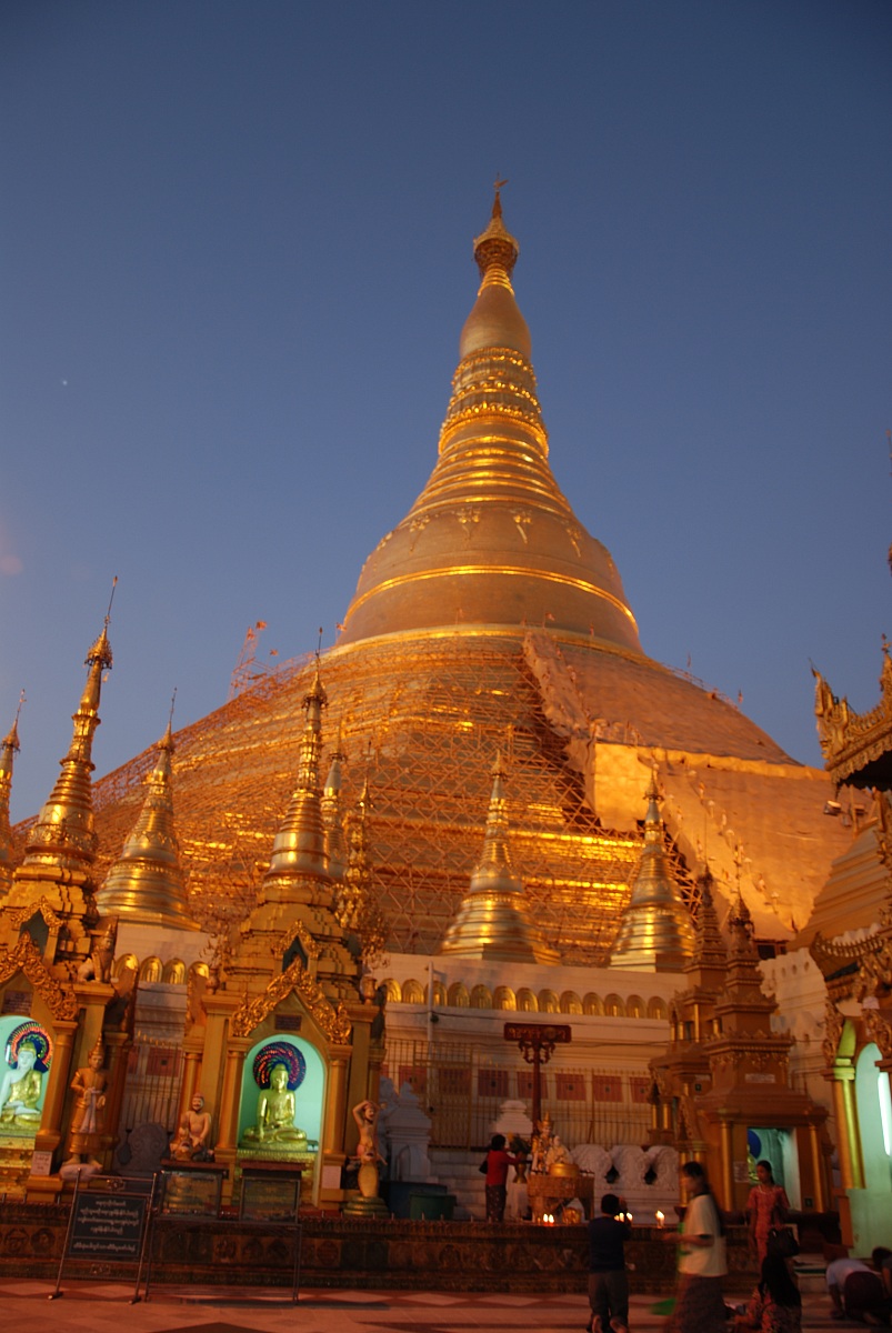 98 m high golden stupa of Shwedagon Paya Yangon