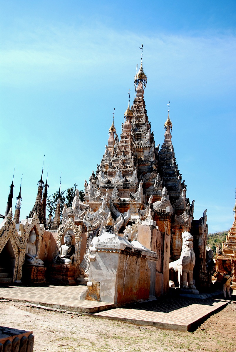 Inle Lake stupas step