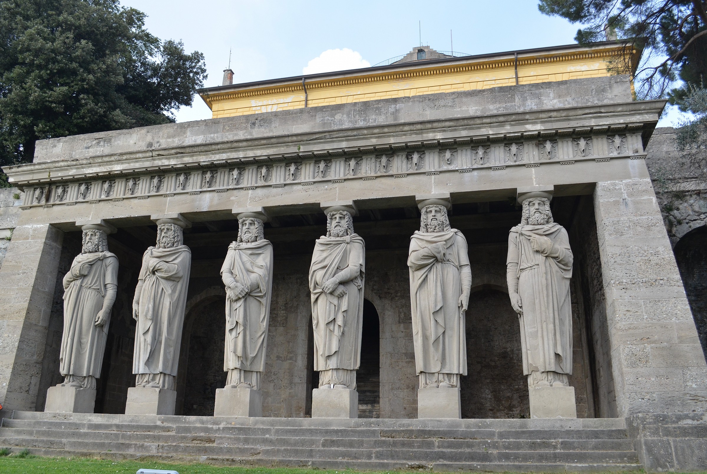 Caryatids of the villa "The Round" Inverness CO