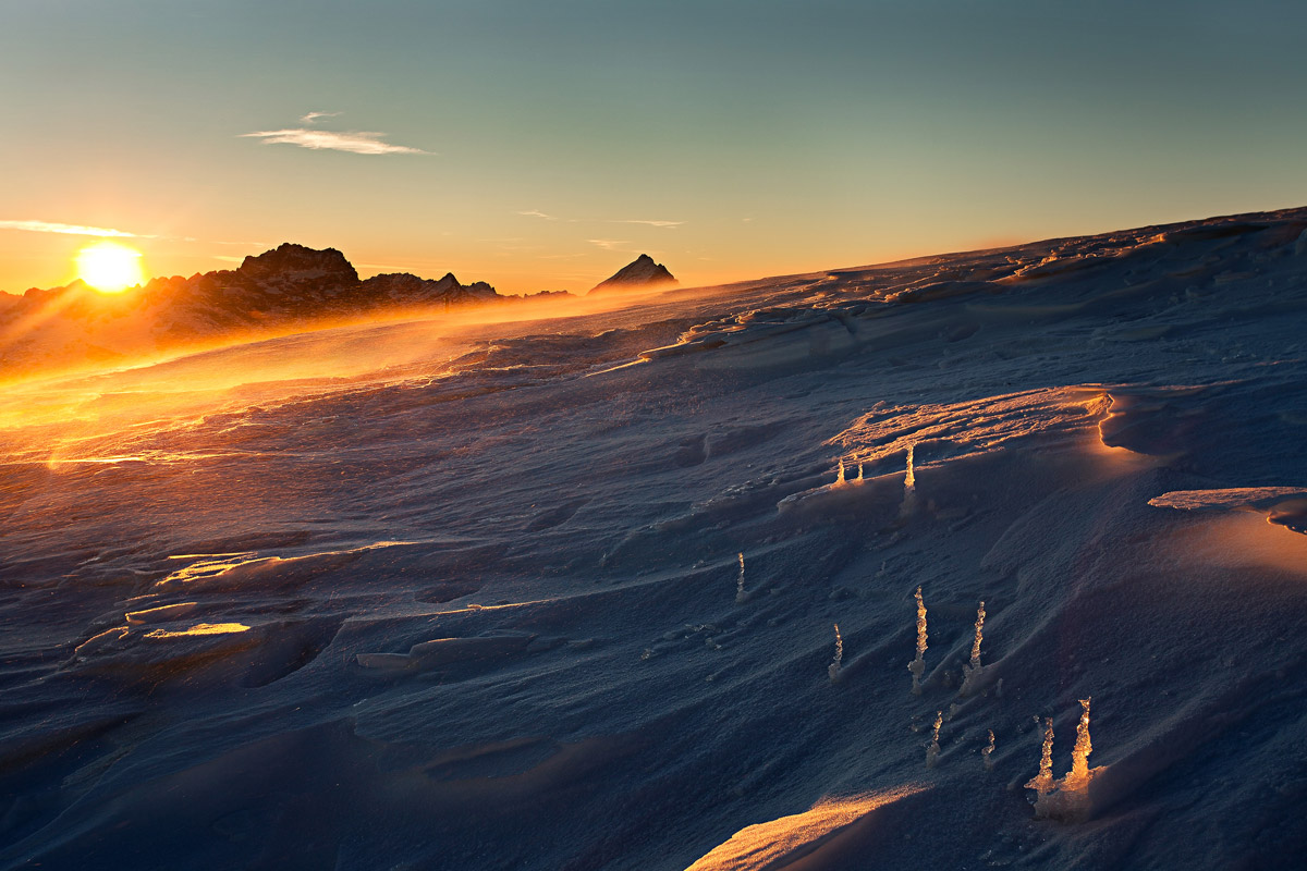 little jewels between the gusts