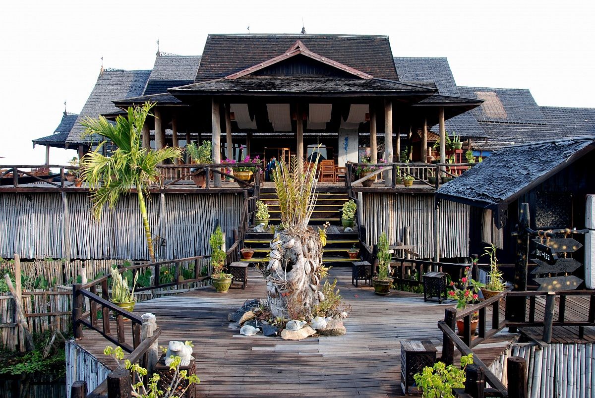 Input village Inle Lake