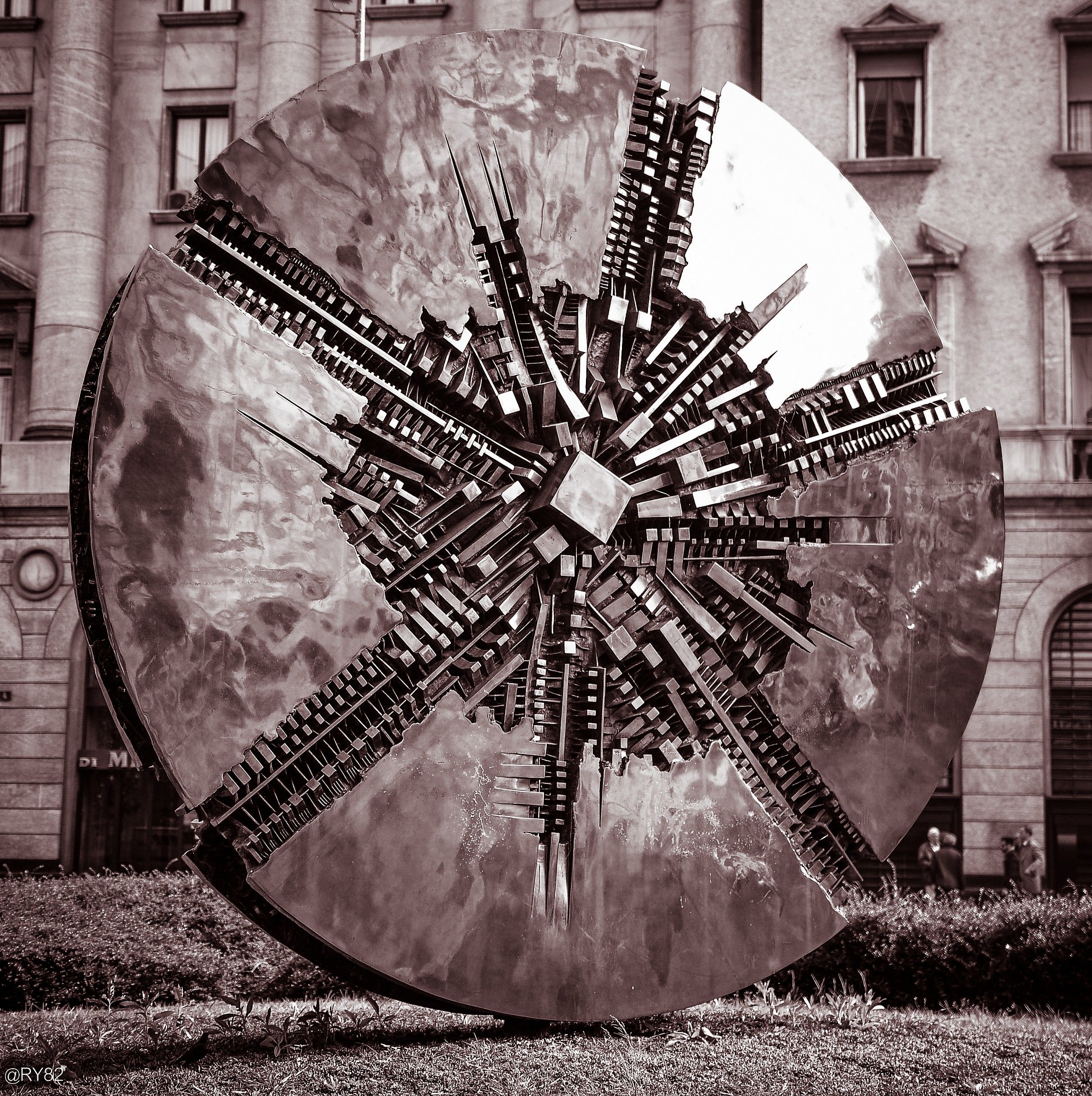 Ancora in Piazza Meda