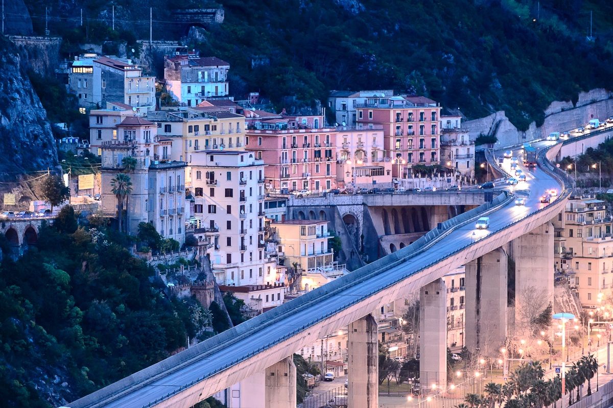 Ora blu sul quartiere Porto