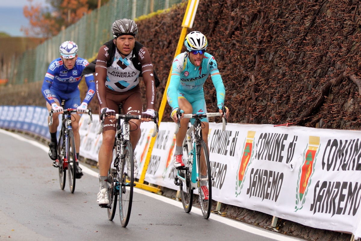 La lingua di Nibali (dopo 20 km di fuga...inutile)