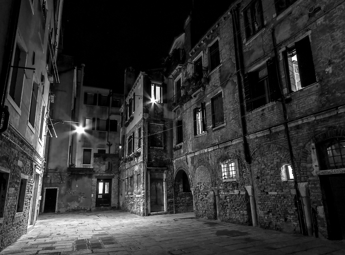 Venetian courtyard 2