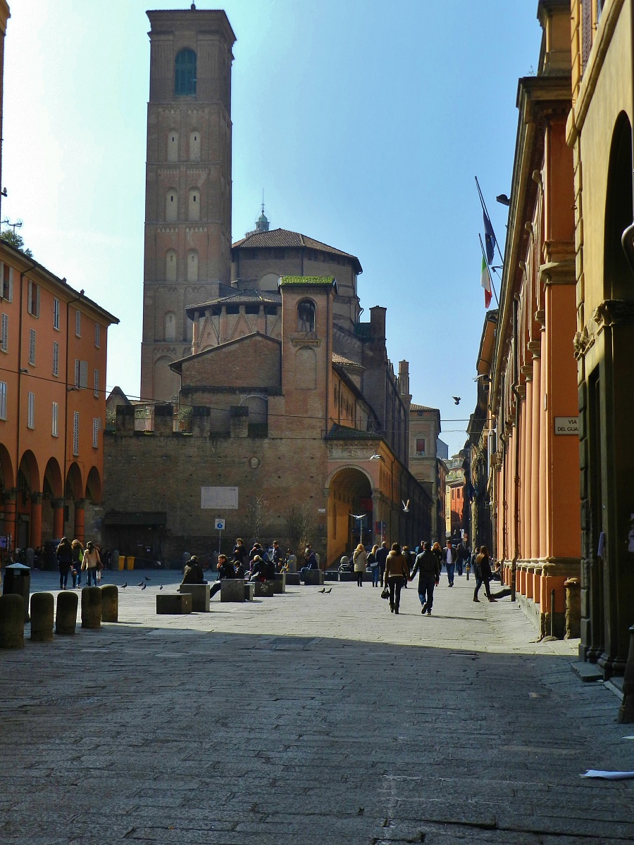 ...per le piazze di bologna