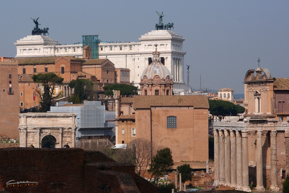 Roman remains and altar of the fatherland