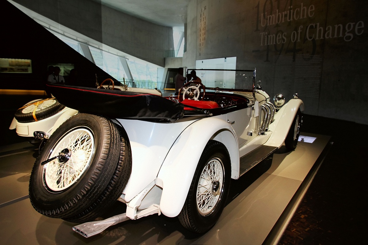 Times of Change ( Mercedes-Benz Museum)