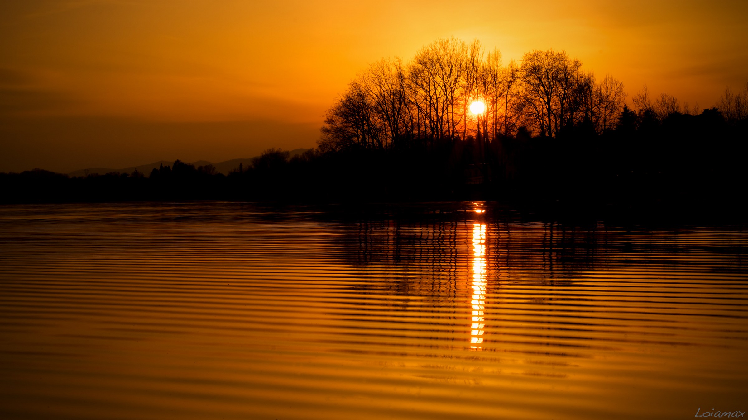 I'm not the only one starin' at the sun...