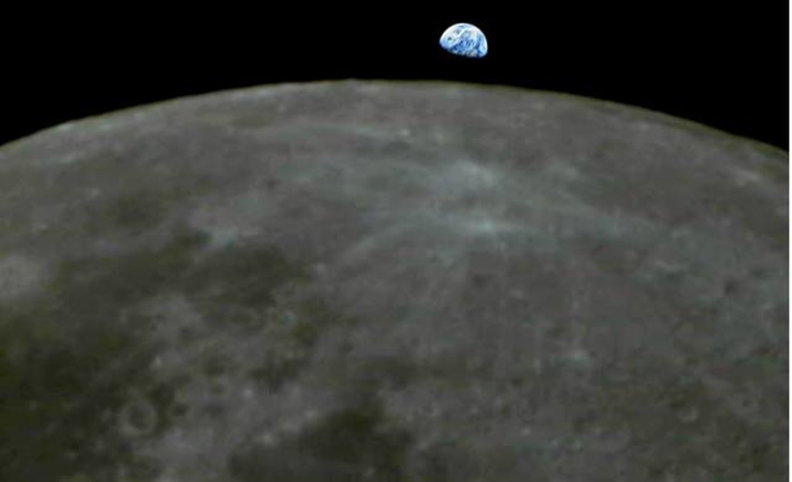 la terra vista dalla luna