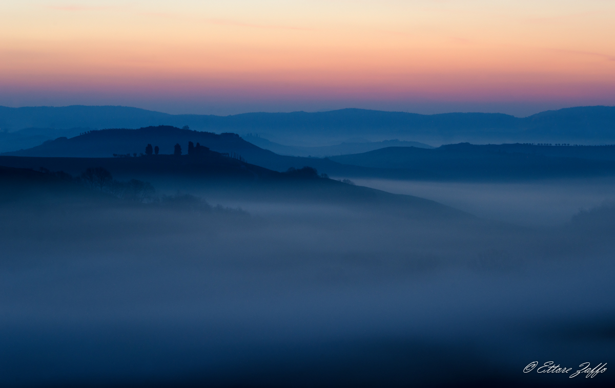 Tra poco è l'alba sulle crete