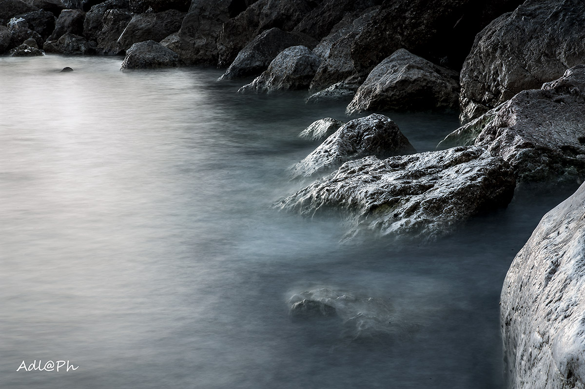 view rocks fog effect, long time exposure