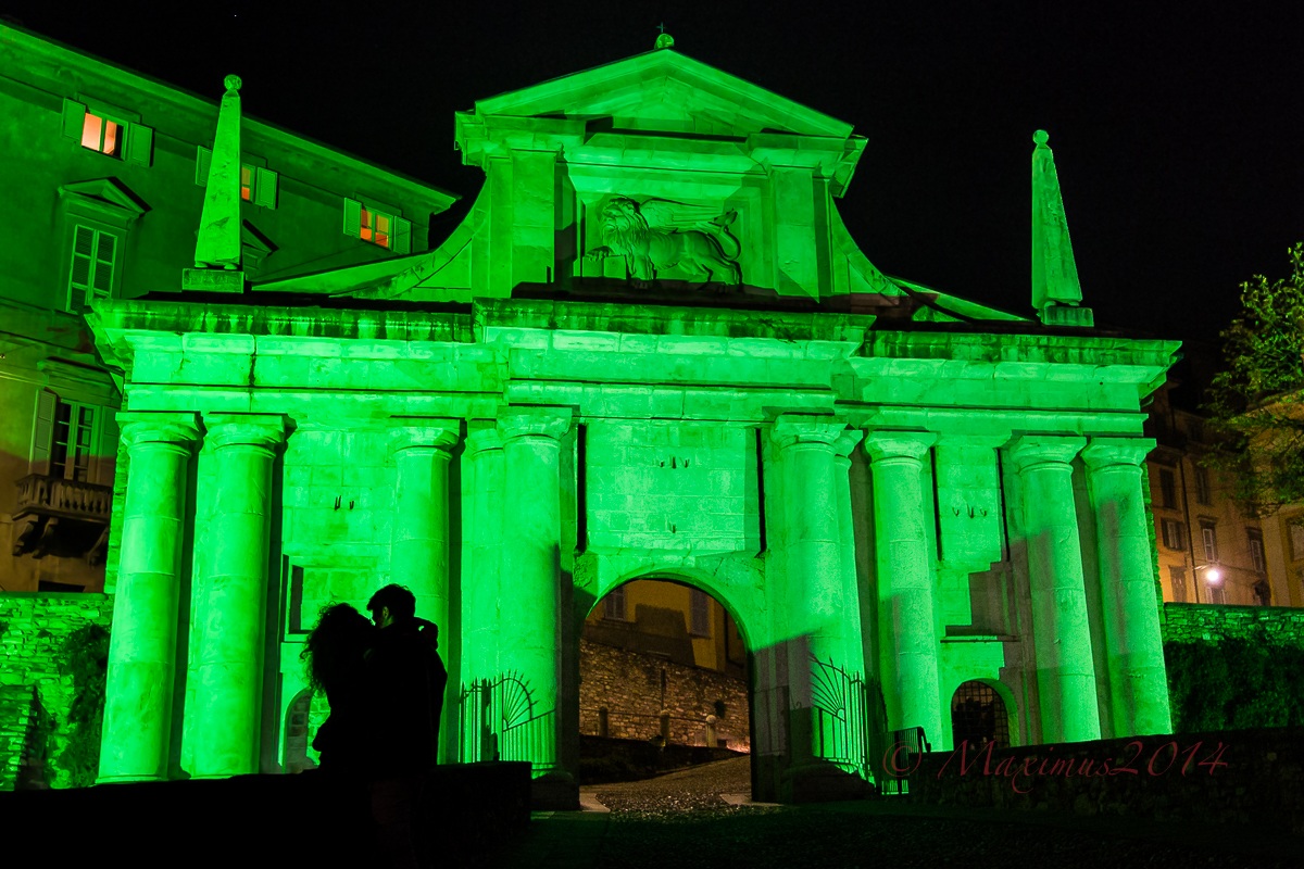 A kiss .. the night of St. Patrick's Day ...