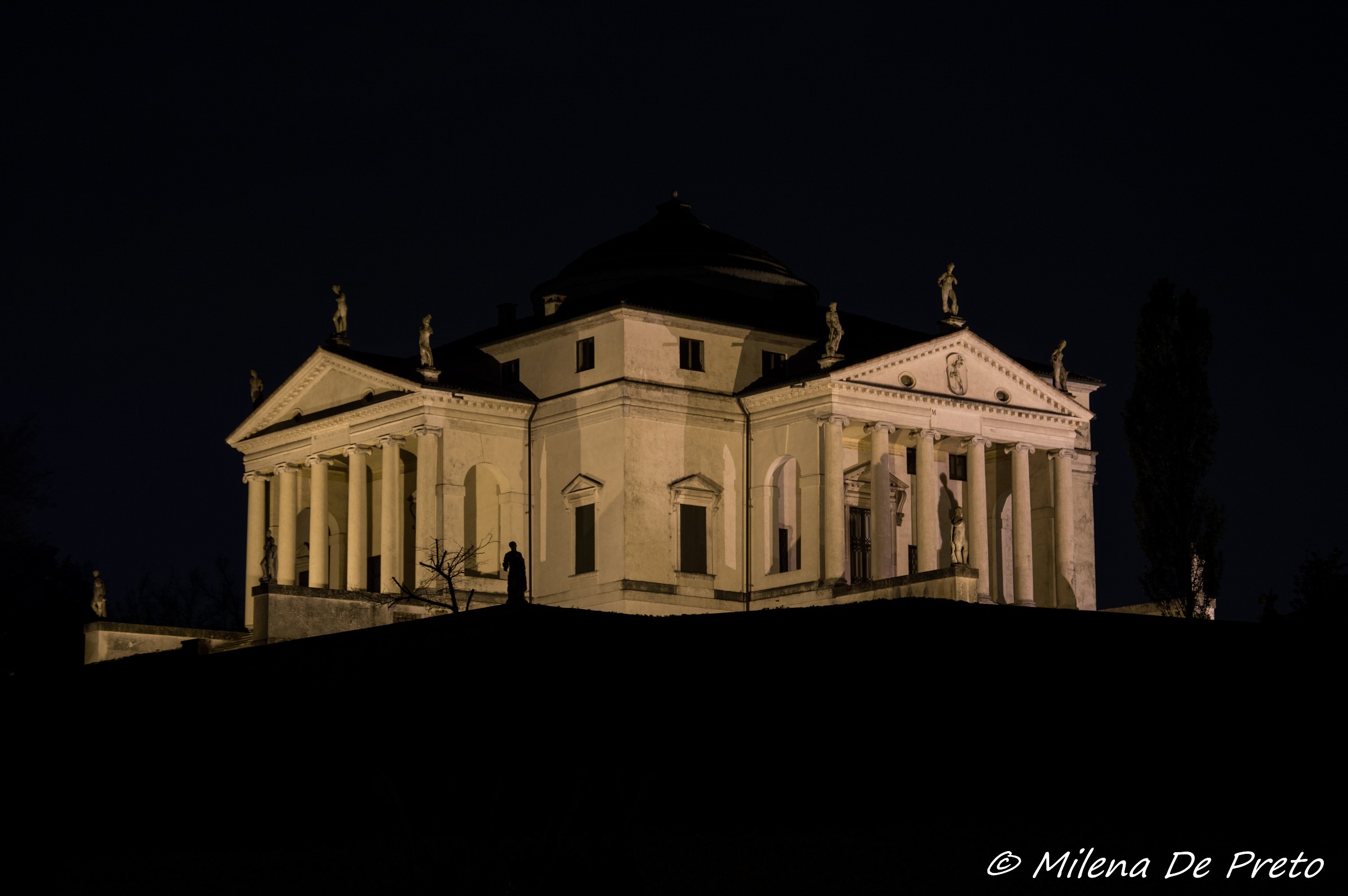 villa la Rotonda di notte