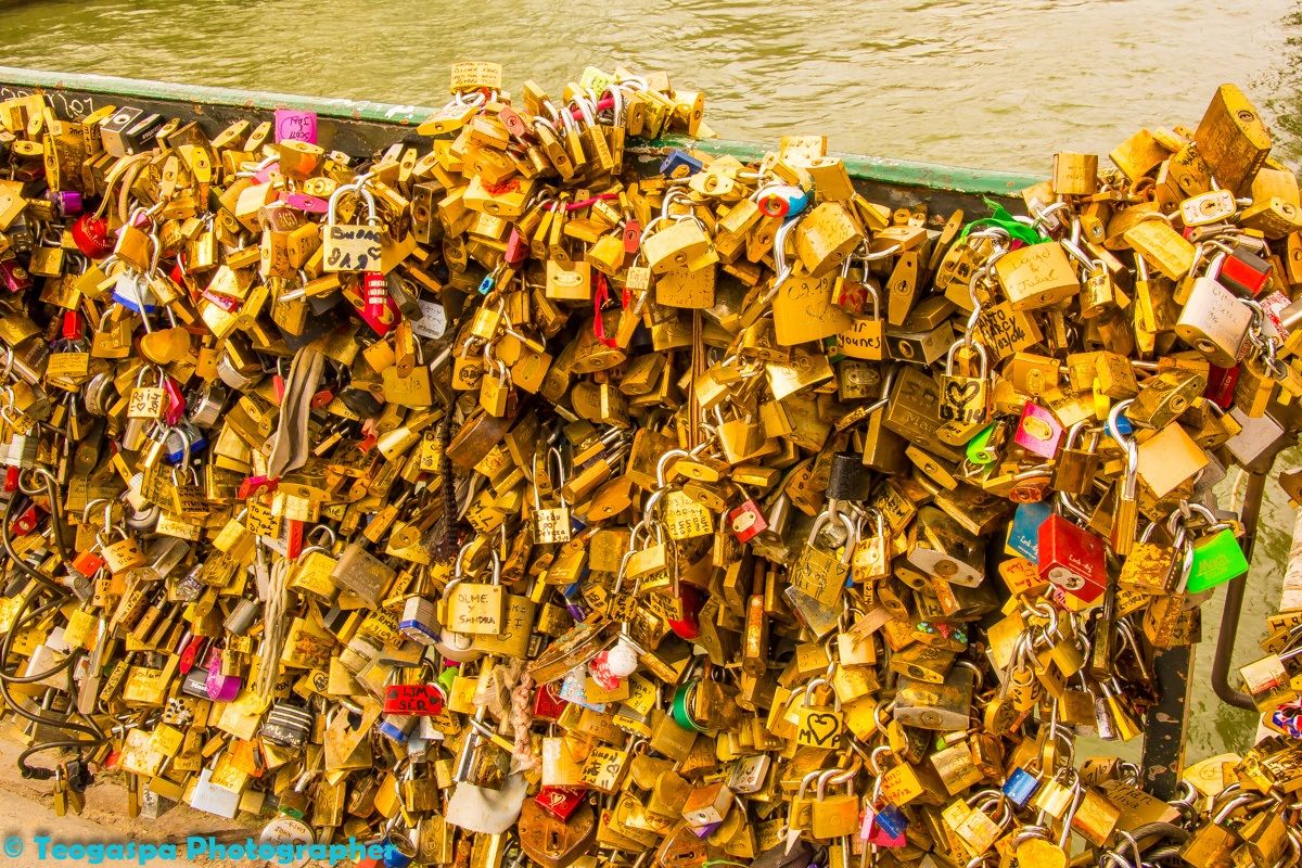 Padlocks on the Seine