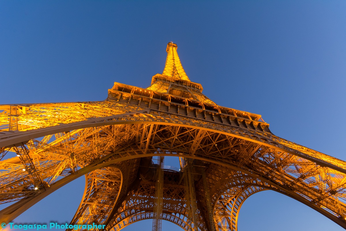 Tour Eiffel all'imbrunire