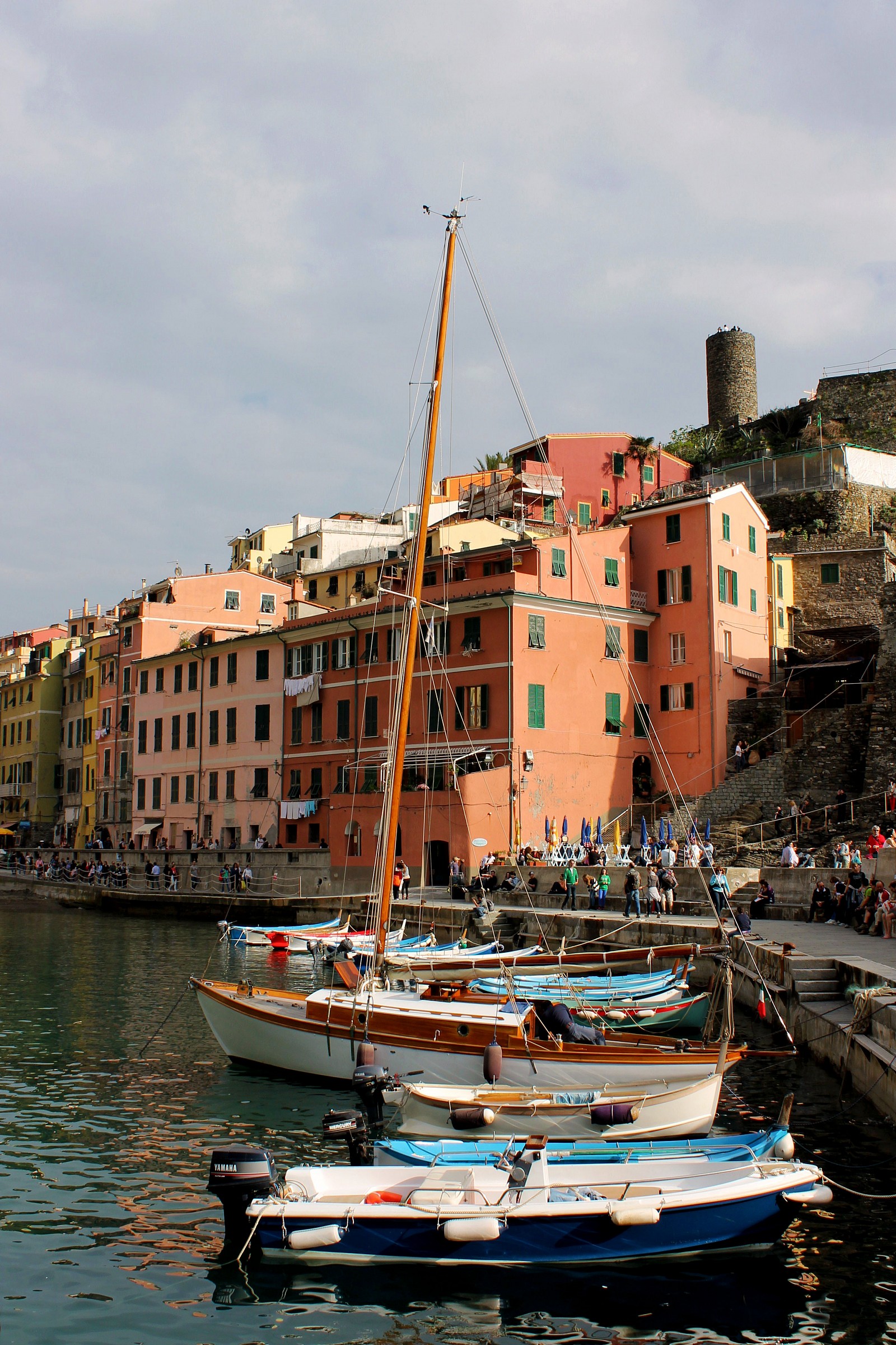 Sailboat in Vernazza.