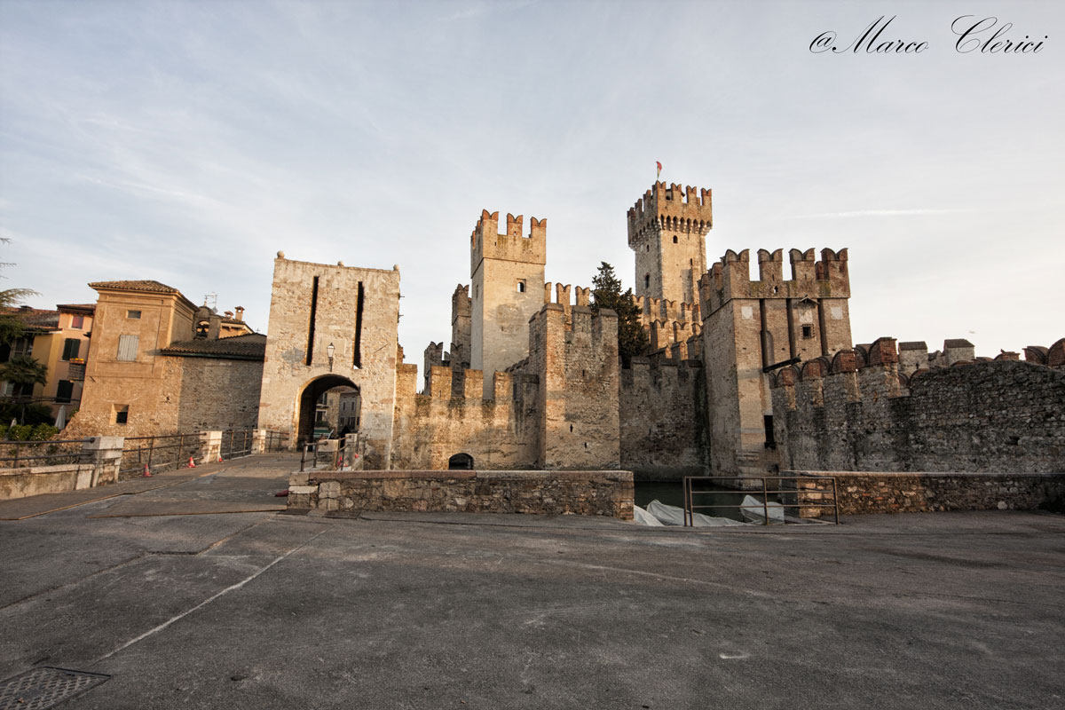 Castello di Sirmione di prima mattina