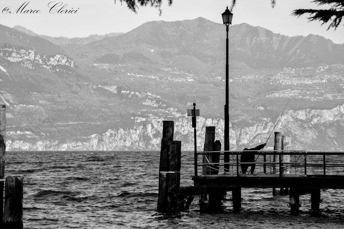Pescatore sul lago di Garda