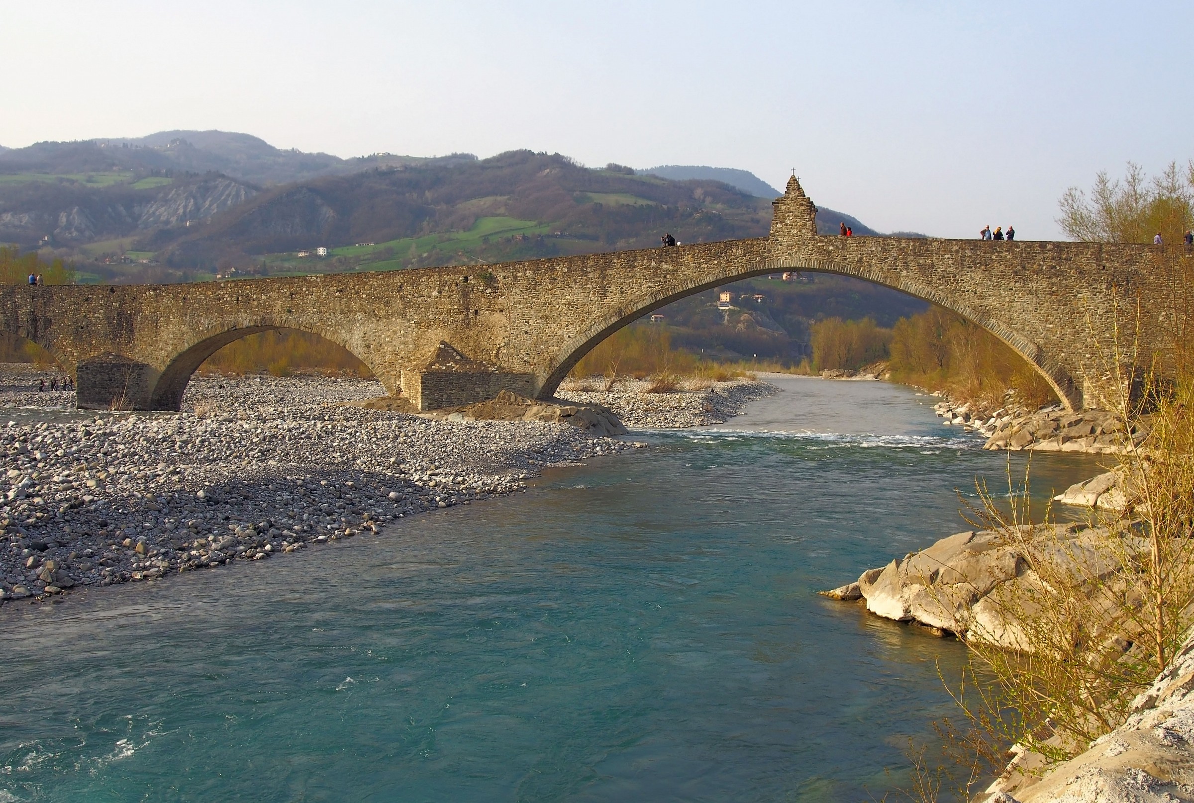 the left side of the bridge Hunchback of Bobbio