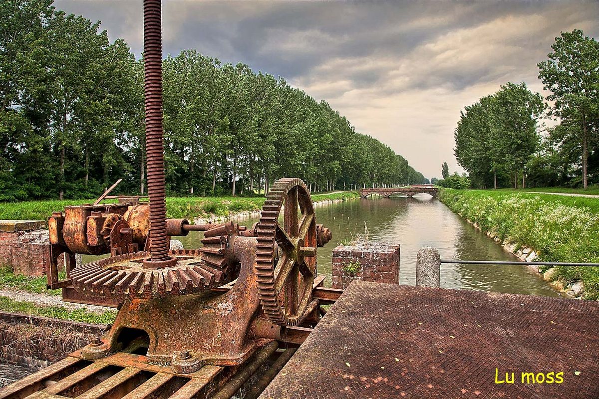 Lungo il canale Vacchelli