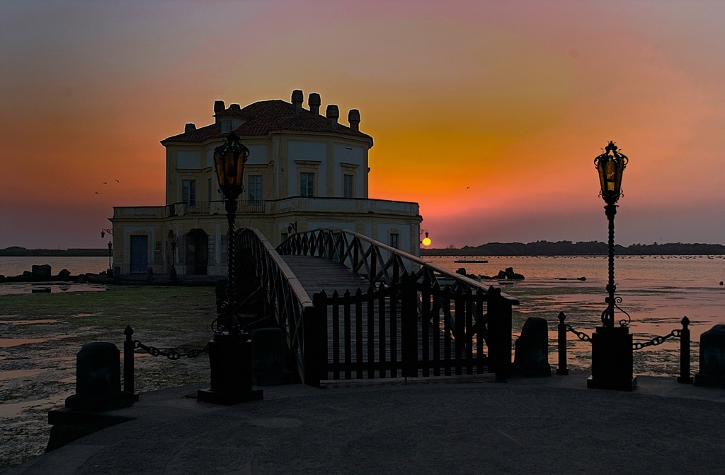 Casina Vanvitelliana Lake Fusaro - Naples