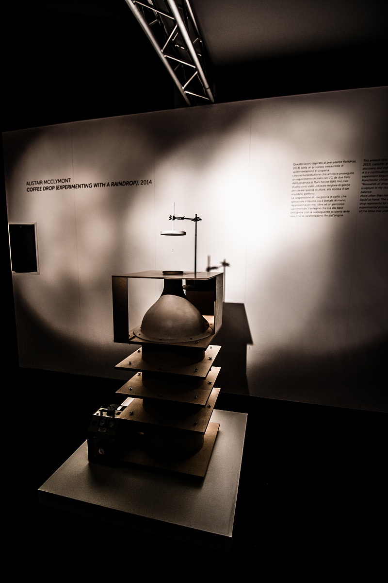 Sospensione di una goccia di caffè