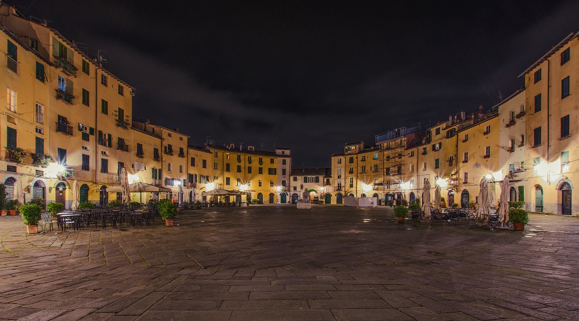 Piazza dell'Anfiteatro - Lucca