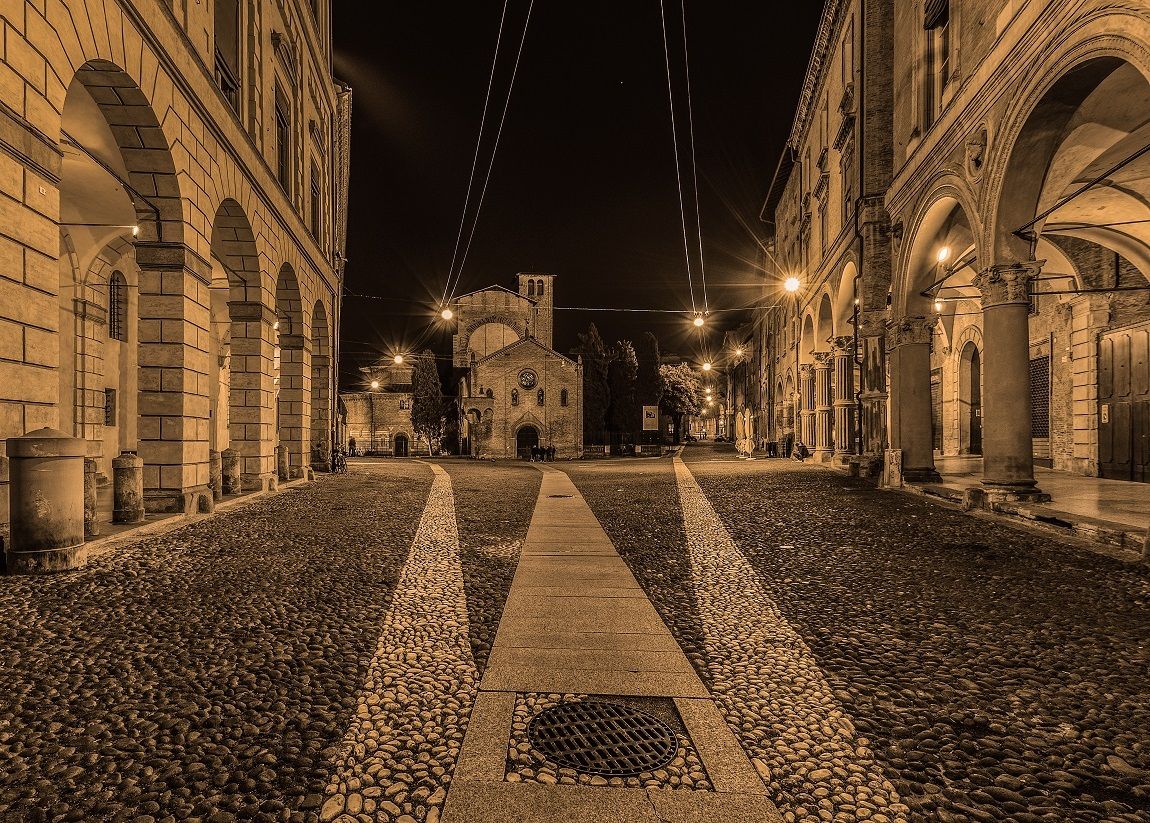 Piazza e Basilica Santo Stefano - Bologna