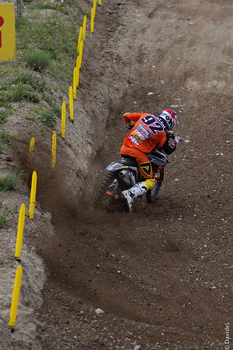 Tutti addosso al muro3