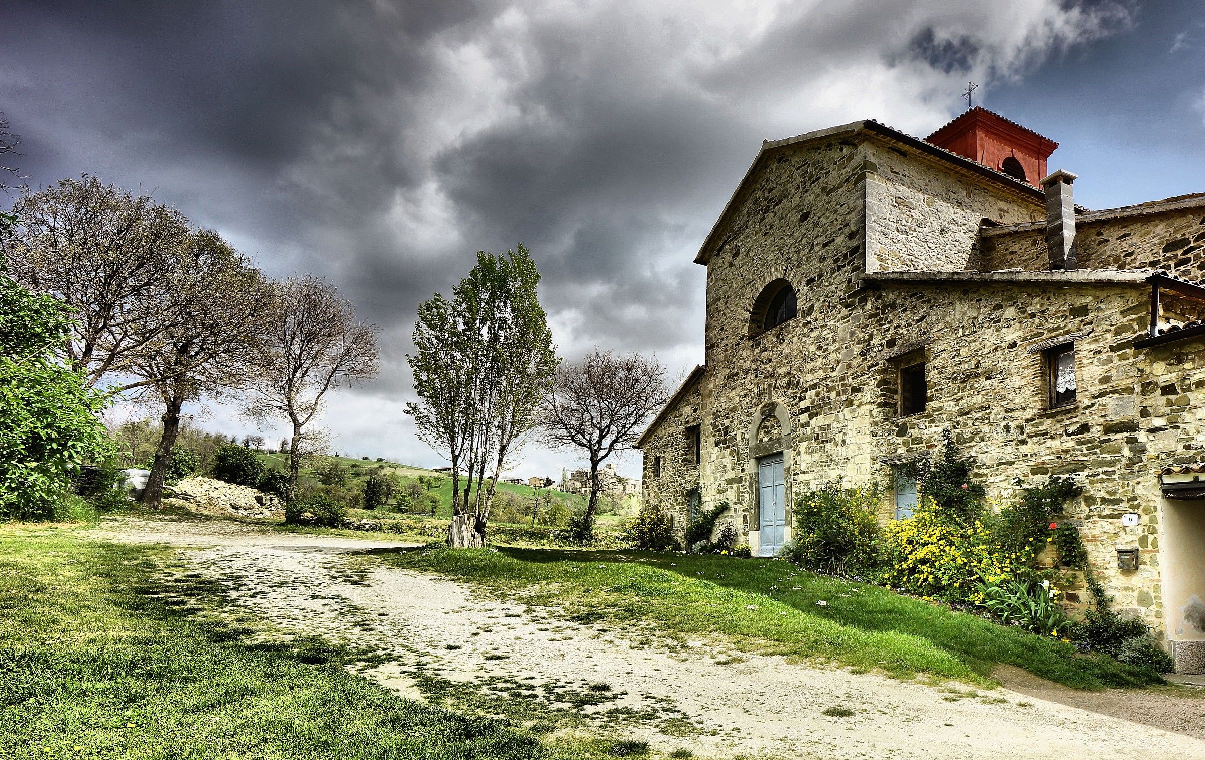 Anche qui l'uomo prega.