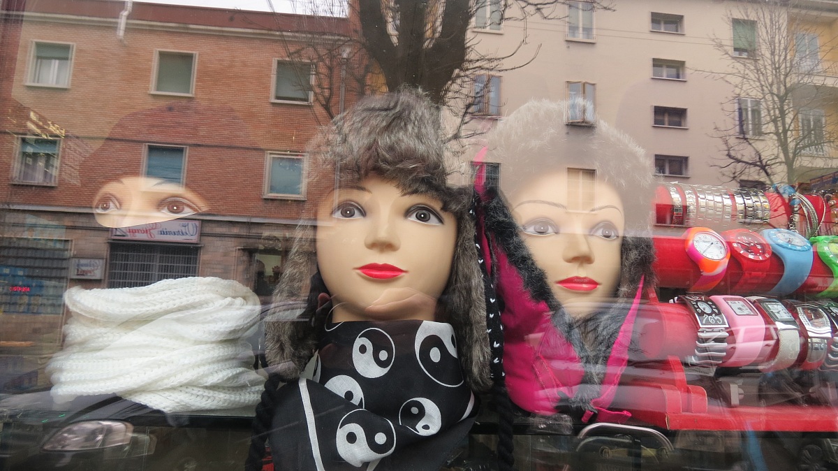 Le ragazze dall'altra parte della strada