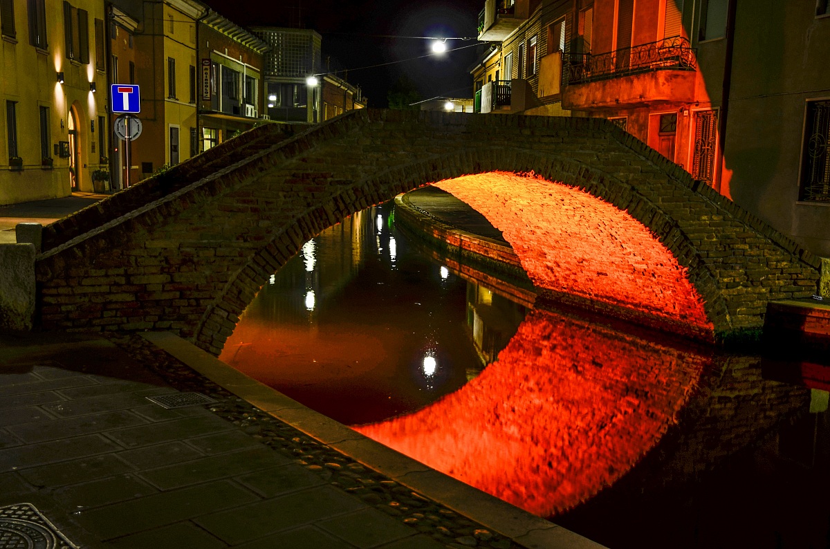 Comacchio by night