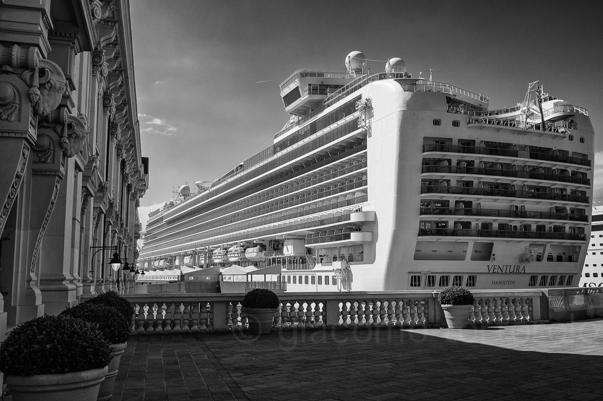 Linee alla stazione marittima