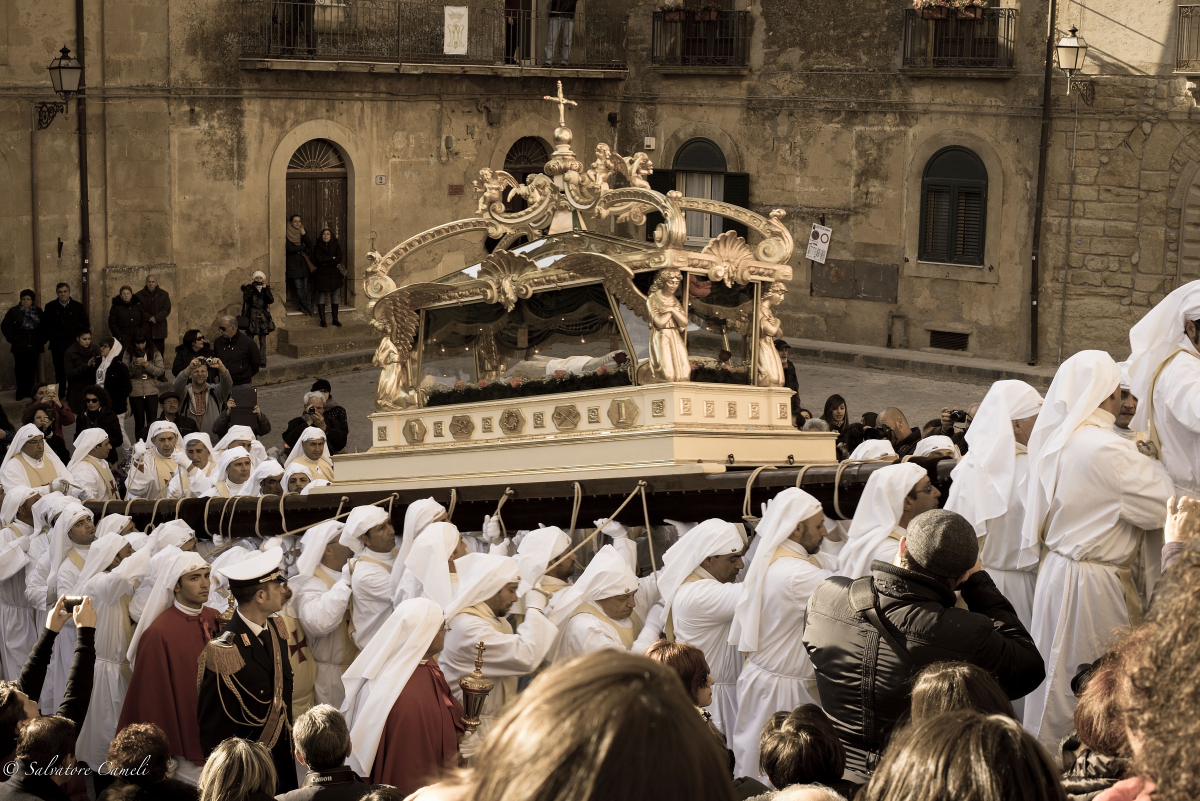 Entrata della bara del Cristo morto in Cattedrale